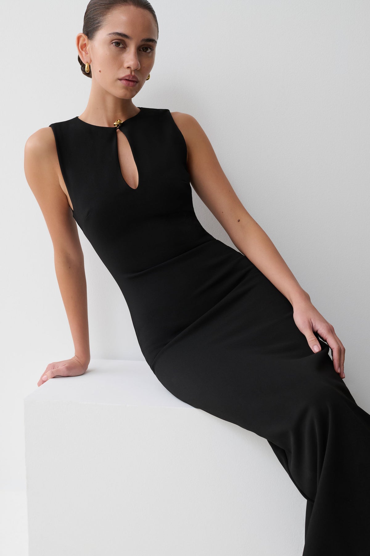 Sleeveless Crepe Midi Dress - Black