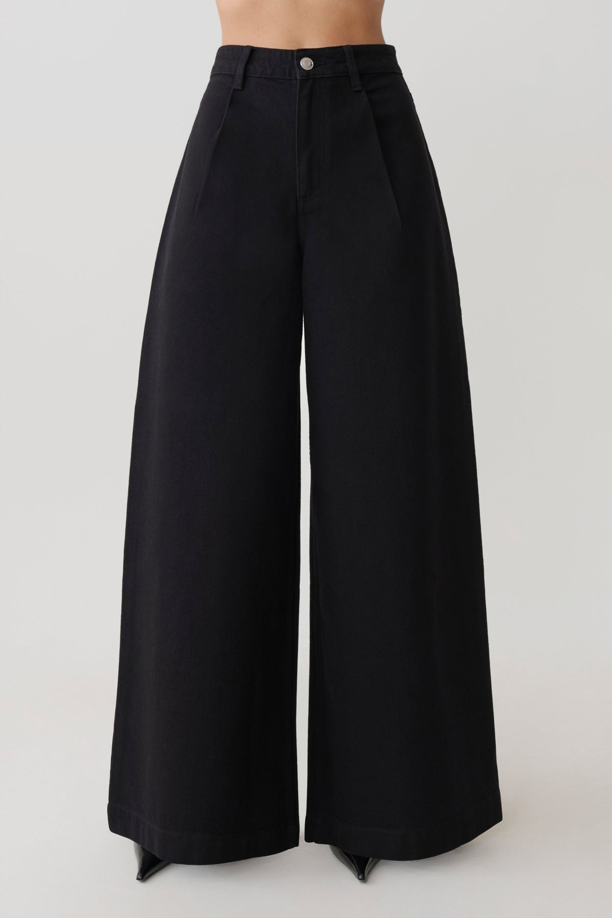 Oversized Jean With Front Pleat - Black